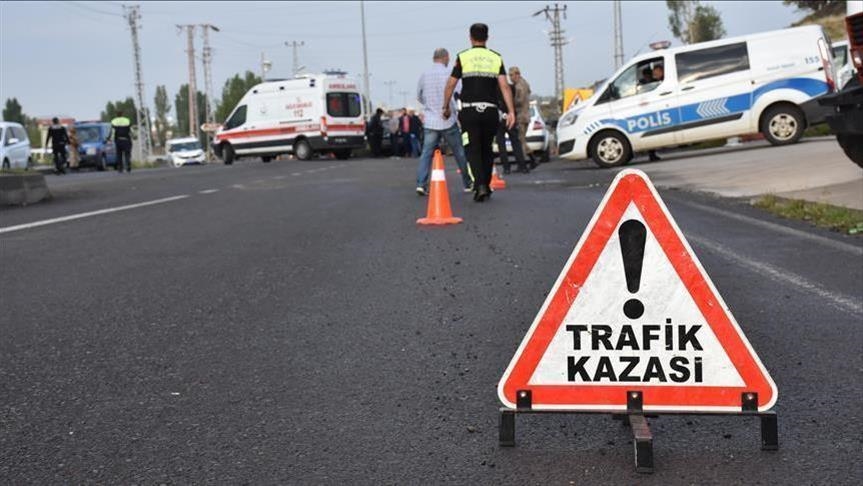 Eleşkirt’te Korkutan Kaza: Üniversite Öğretim Görevlisi Araçta Sıkıştı