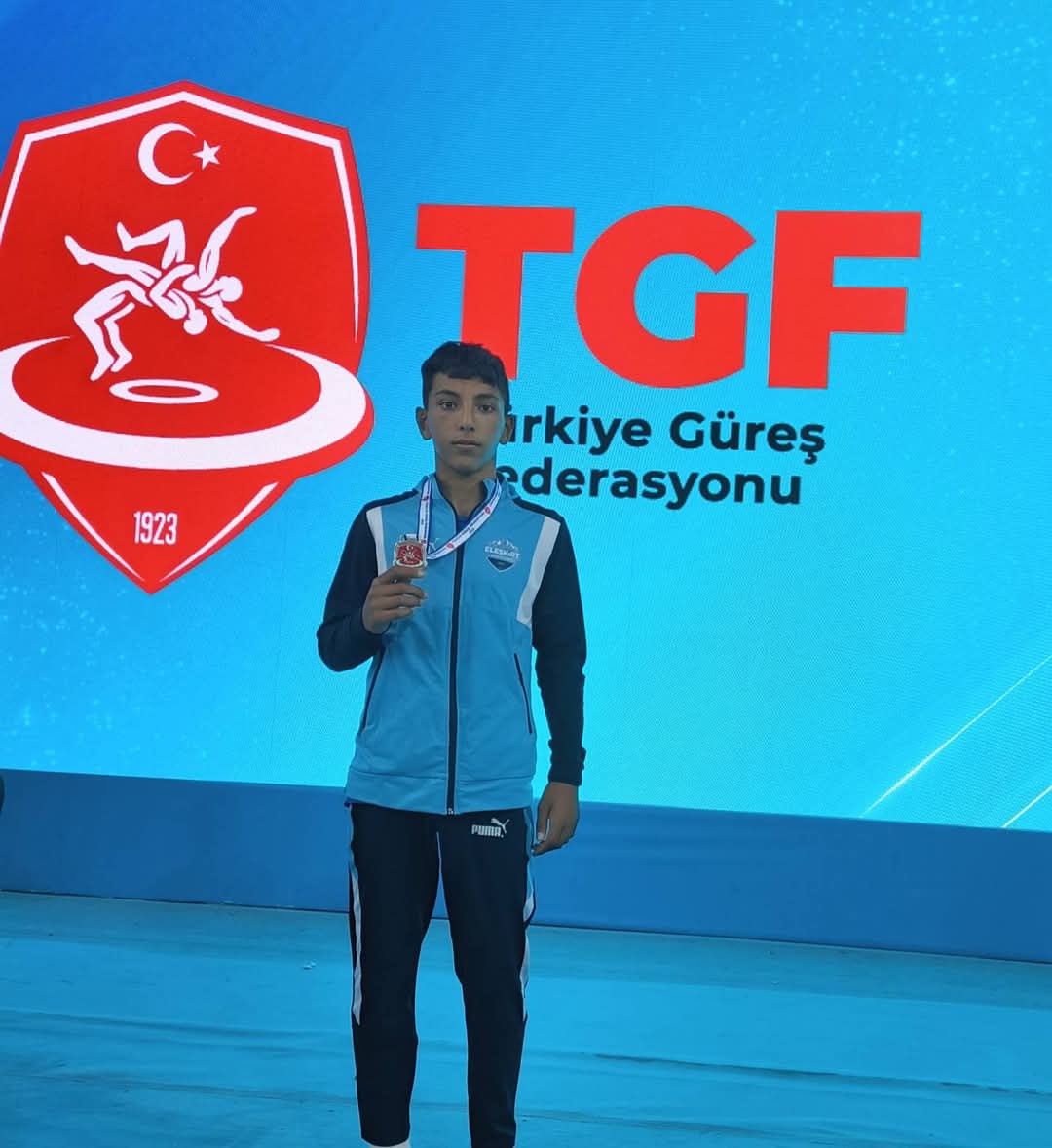 Berat Çelik minderde Türkiye şampiyonu oldu